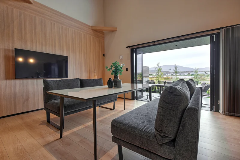 LAKE SAUNA RESORT SUITE VILLA 惺 -SHOU- リビング