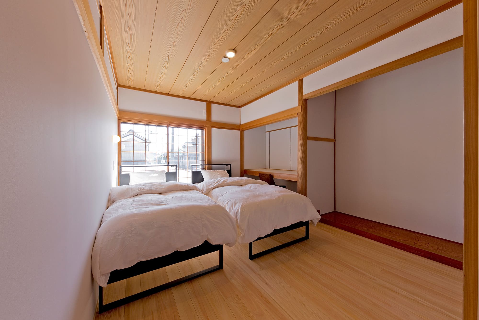 サウナーフ伊勢志摩 シンブルベッドが2台ある寝室