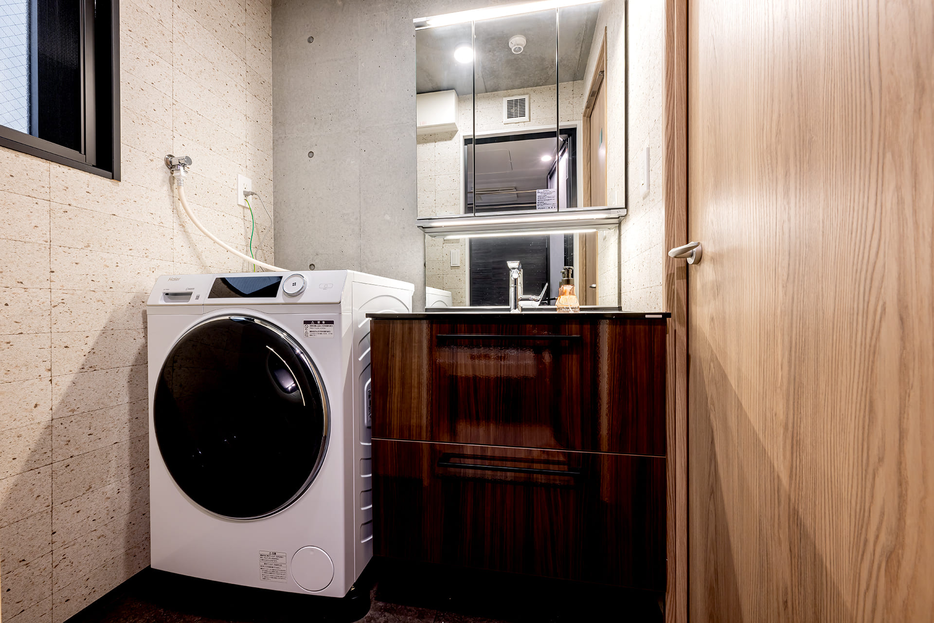 R.KAMAKURA 洗面室・ドラム式洗濯機